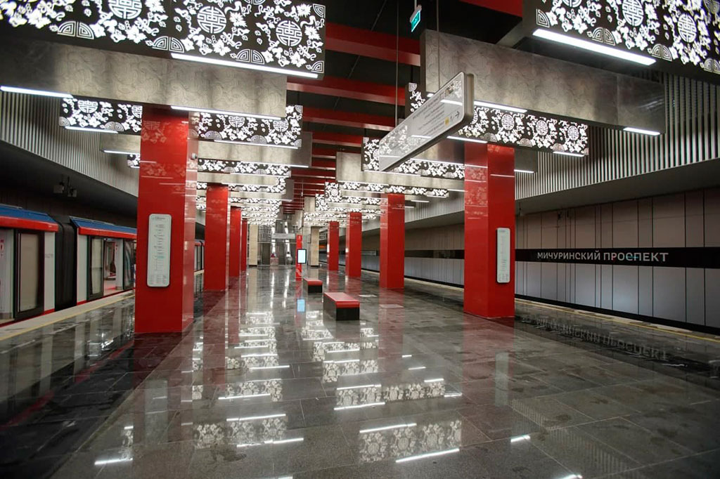 Stained glass in design of new Moscow metro stations